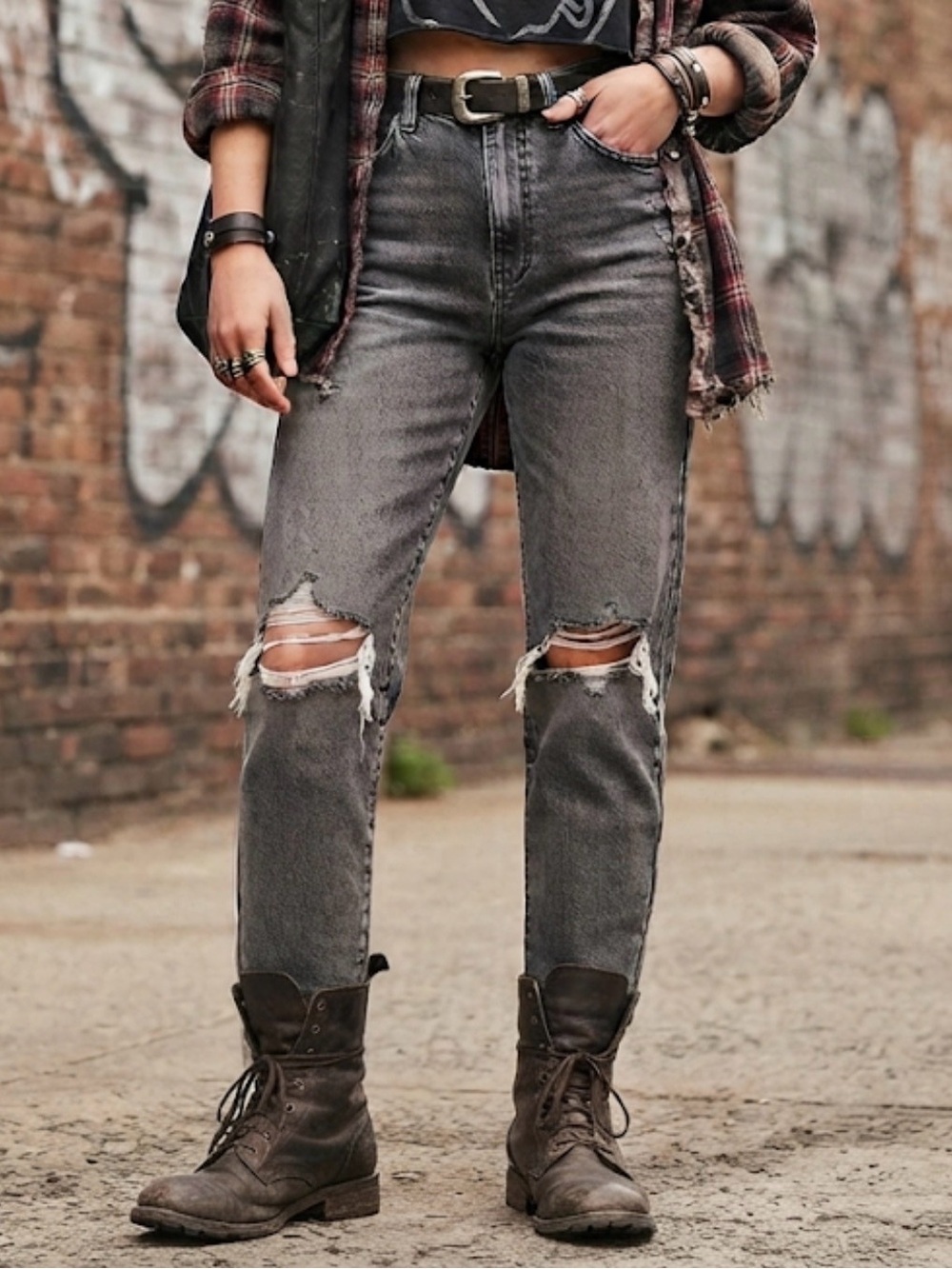 Wild Fable Highest Rise Distressed Mom Jeans Grunge Aesthetic 10 Faded Ripped
